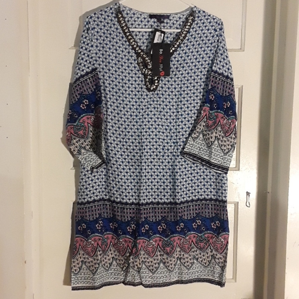 BE.YOU.TIFUL WOMENS VNECK SHIFT DRESS